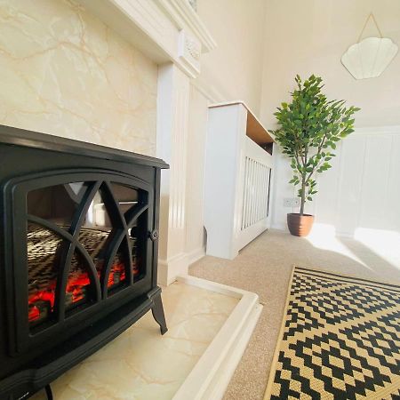 Coastal 2 Bedroom Maisonette With Parking 이스트본 외부 사진