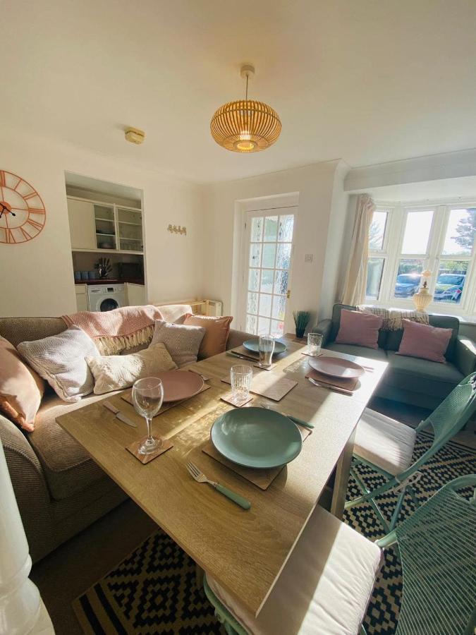 Coastal 2 Bedroom Maisonette With Parking 이스트본 외부 사진
