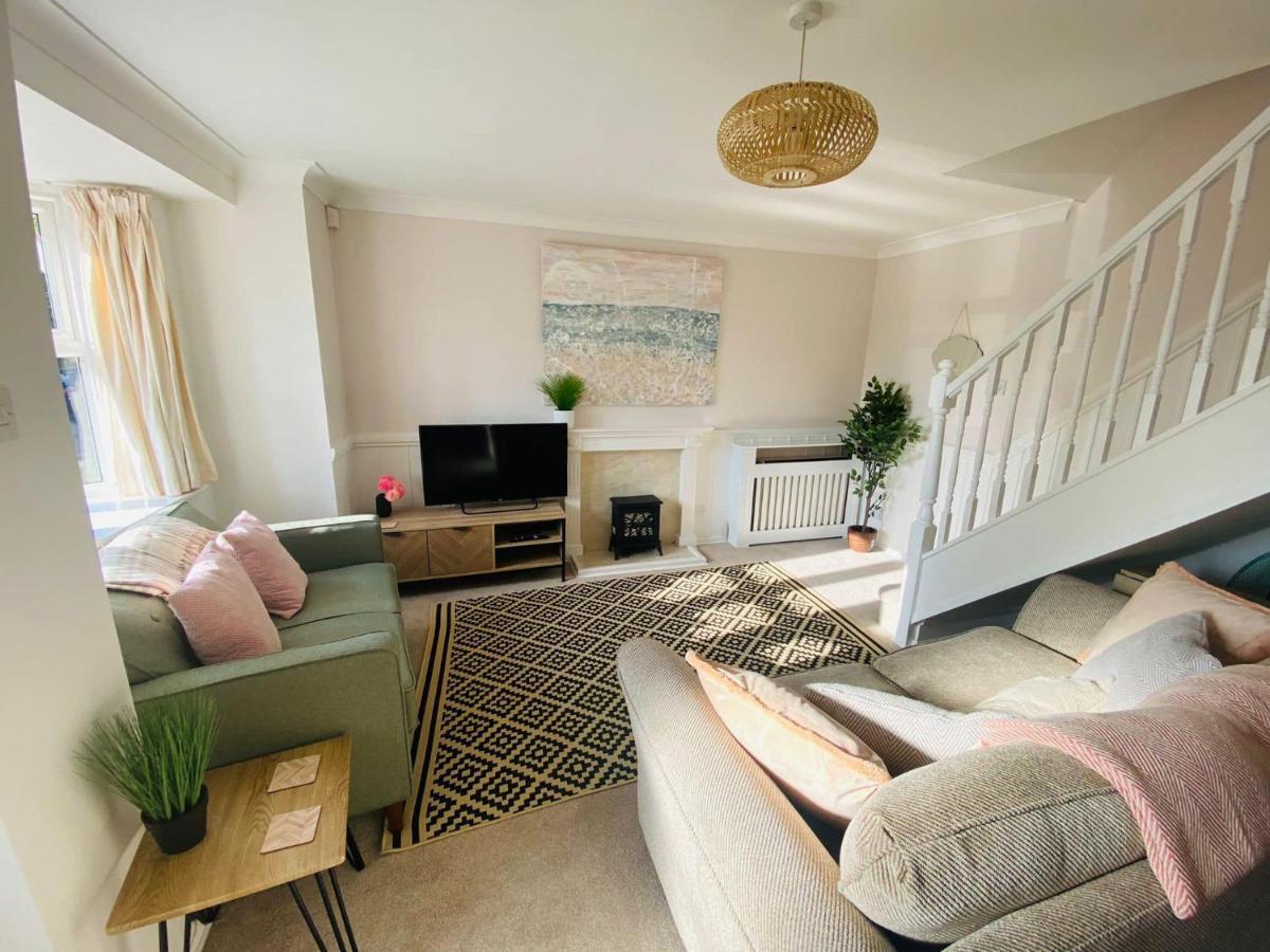 Coastal 2 Bedroom Maisonette With Parking 이스트본 외부 사진