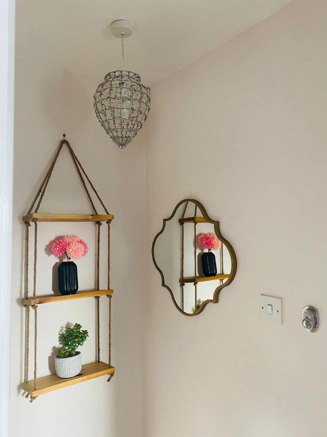 Coastal 2 Bedroom Maisonette With Parking 이스트본 외부 사진