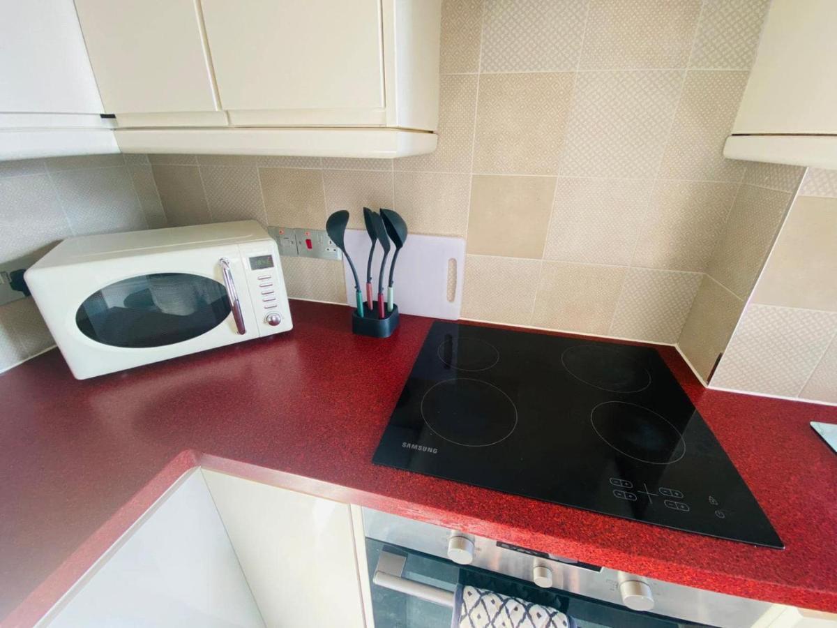 Coastal 2 Bedroom Maisonette With Parking 이스트본 외부 사진