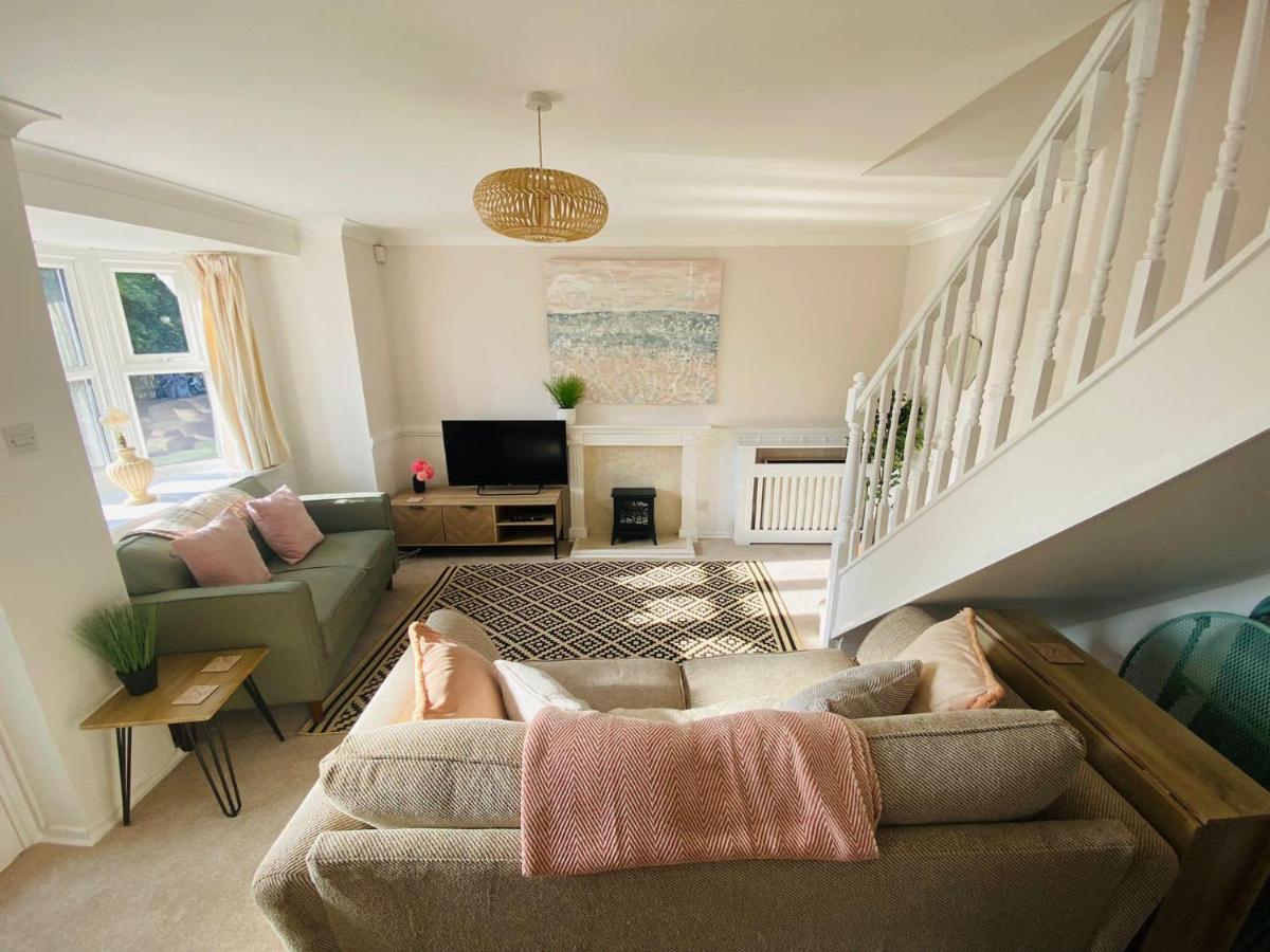 Coastal 2 Bedroom Maisonette With Parking 이스트본 외부 사진