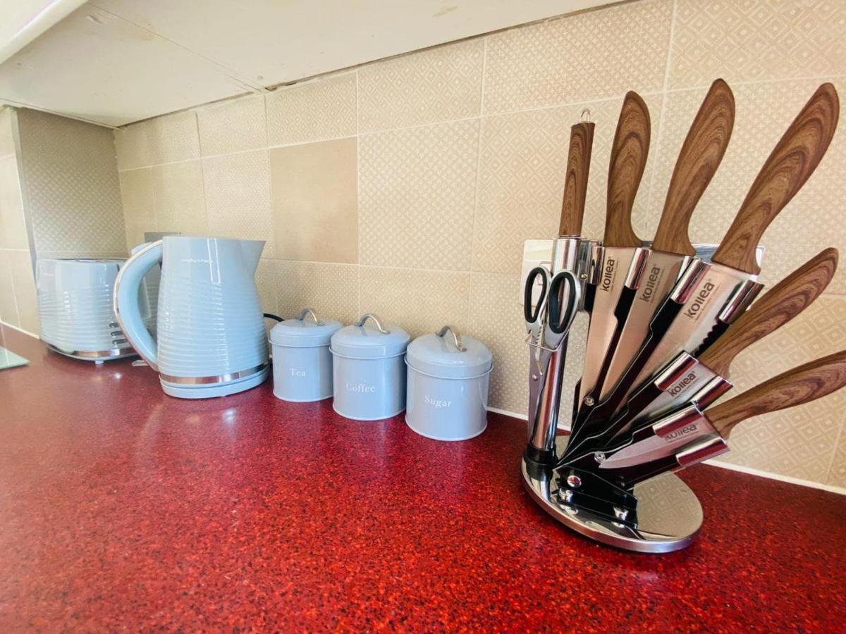 Coastal 2 Bedroom Maisonette With Parking 이스트본 외부 사진