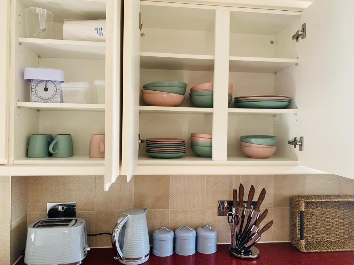Coastal 2 Bedroom Maisonette With Parking 이스트본 외부 사진